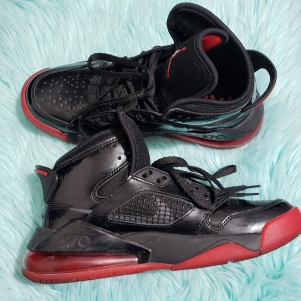 Nike Air Jordans Mars 270